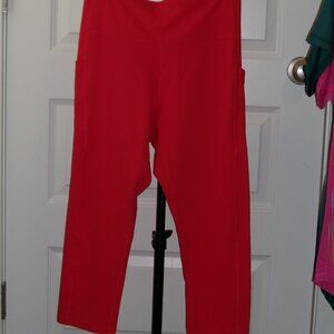 NWOT Tek Gear Smashingly Red Capris Size Large